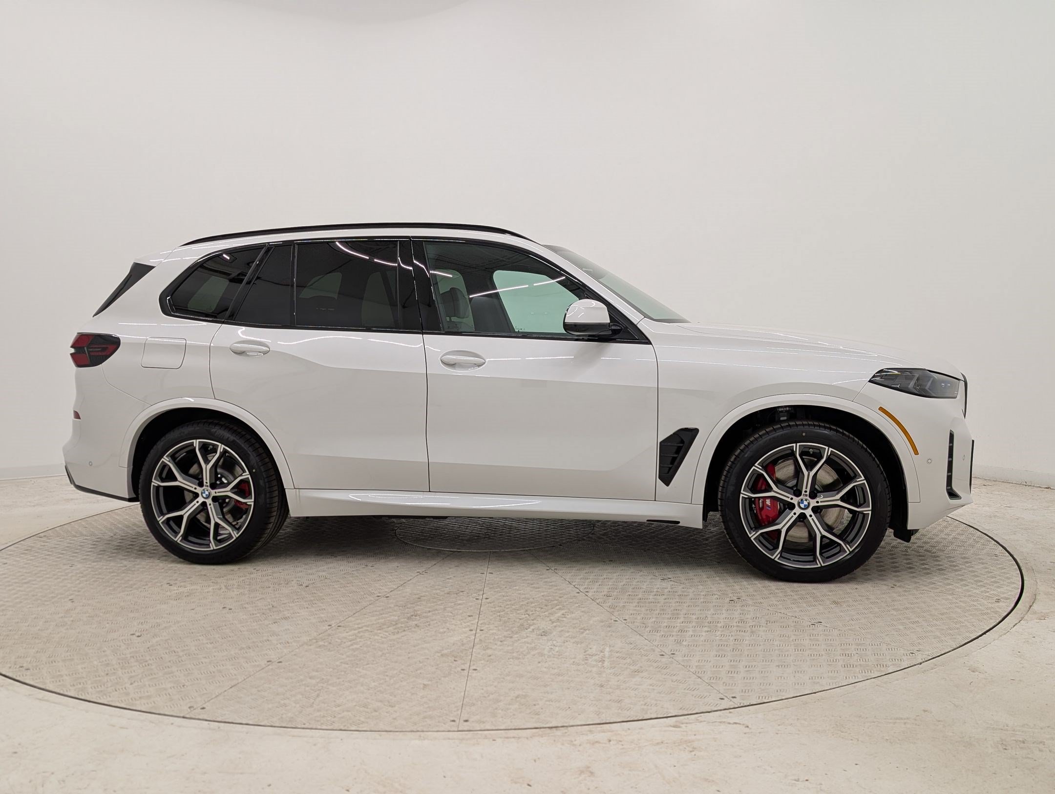 New 2026 BMW X5 xDrive50e w/ M Sport Package AWD/4WD image 8