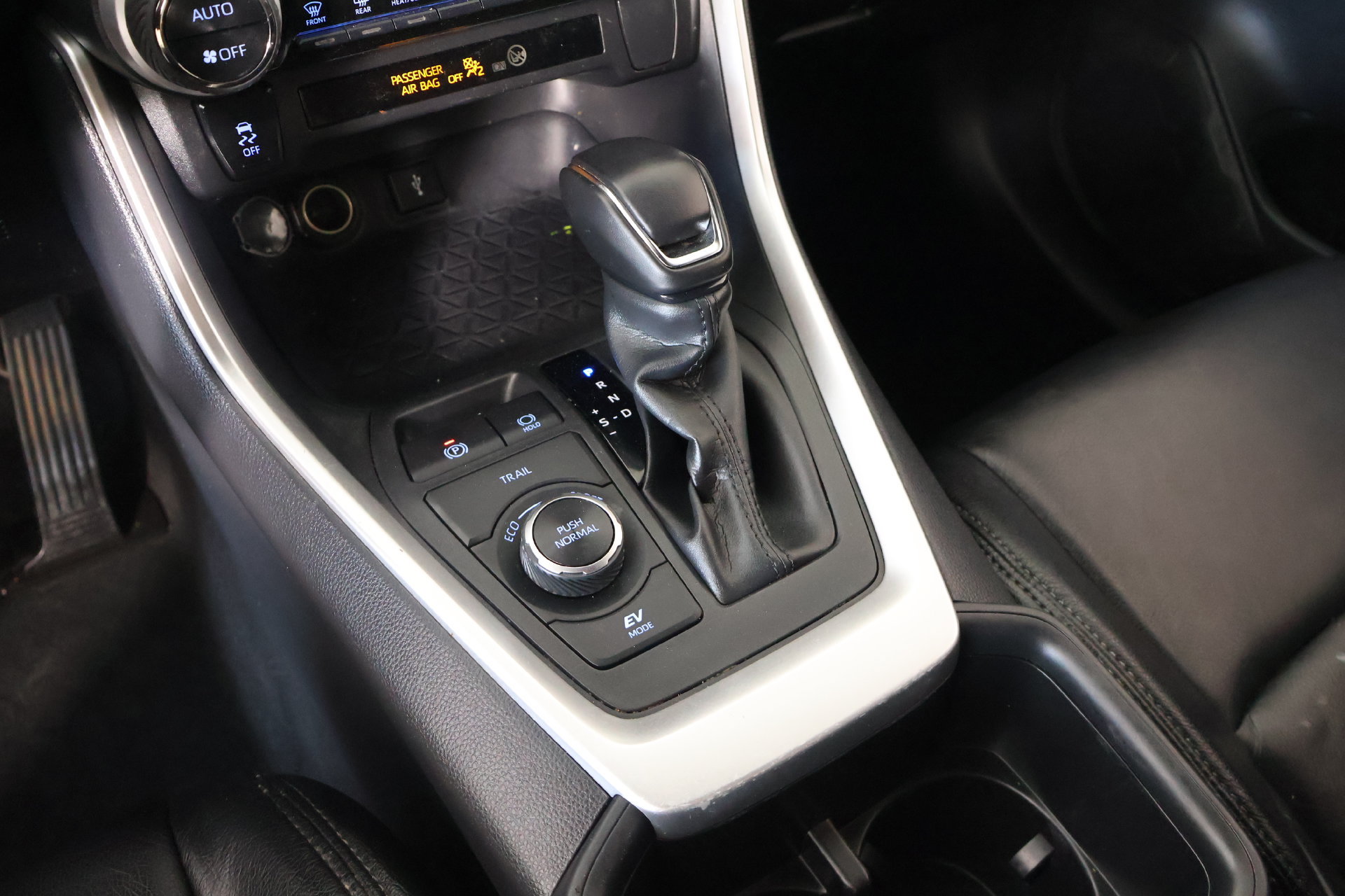 Used 2022 Toyota RAV4 SE AWD/4WD image 7