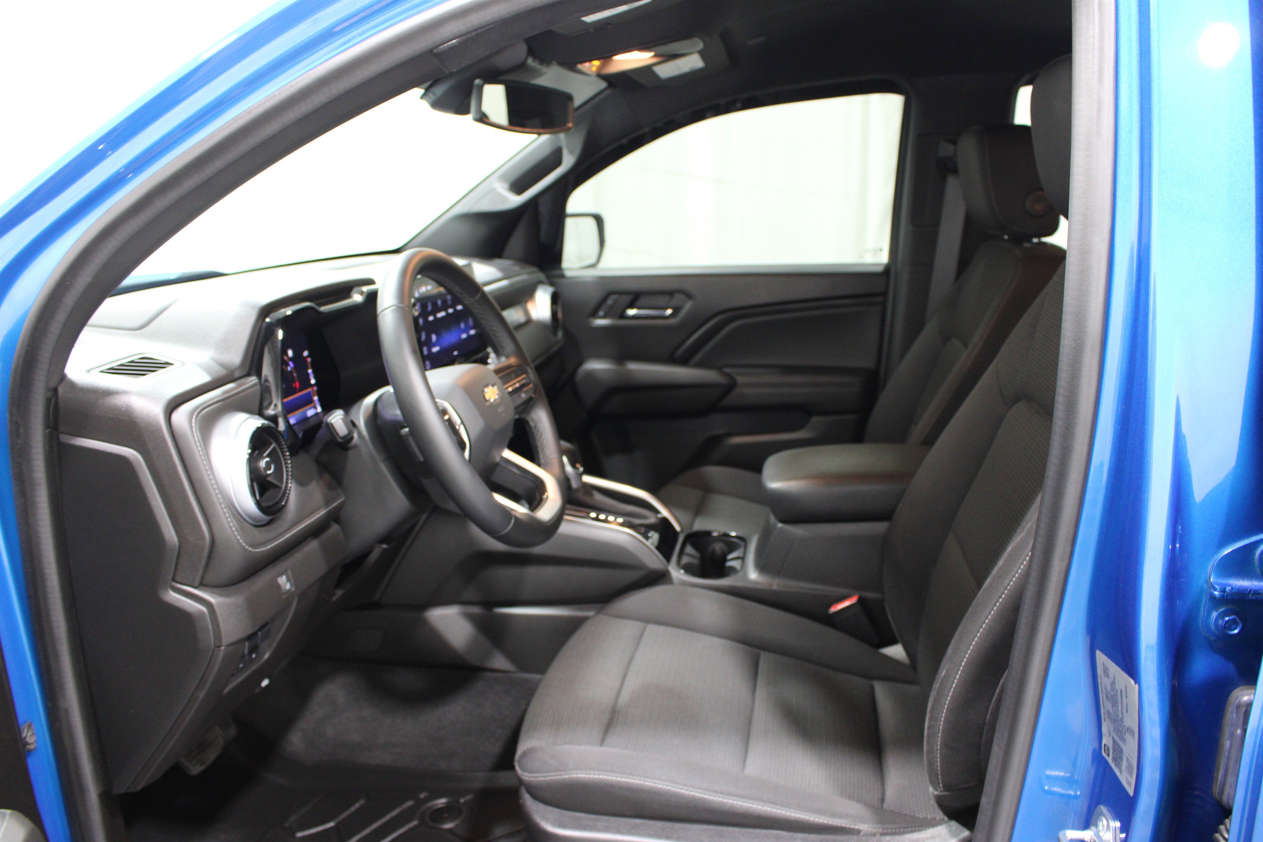 Used 2023 Chevrolet Colorado LT w/ LT Convenience Package II RWD image 3