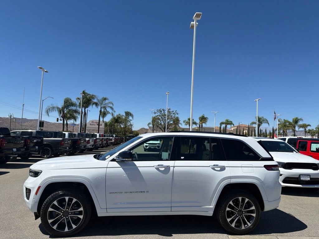 Used 2023 Jeep Grand Cherokee Overland AWD/4WD image 5