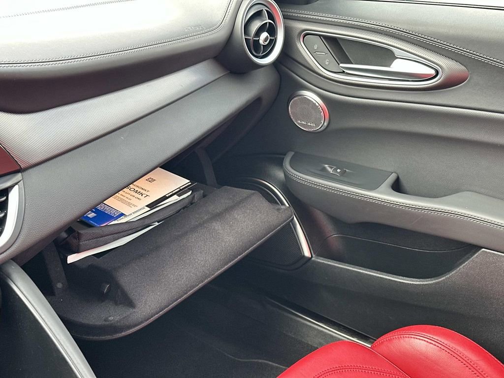 Used 2022 Alfa Romeo Giulia Veloce image 34