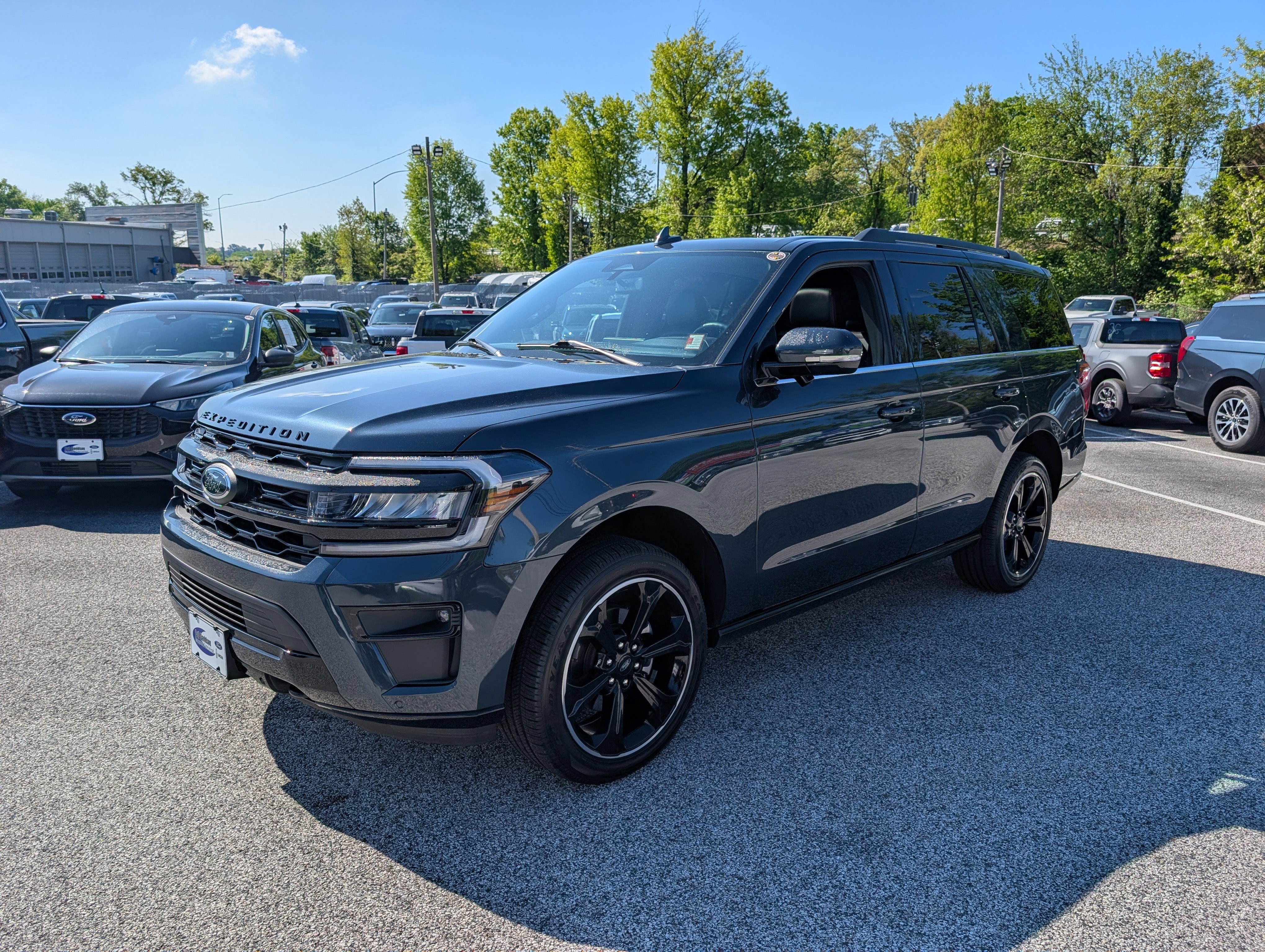 Certified 2023 Ford Expedition Limited AWD/4WD image 2