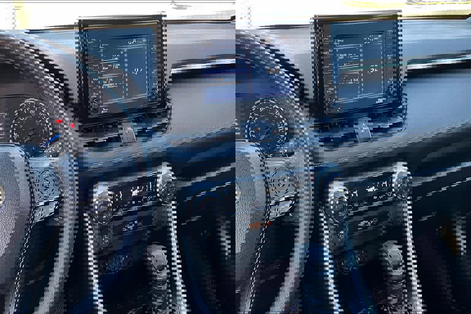 Used 2020 Toyota RAV4 XLE image 7