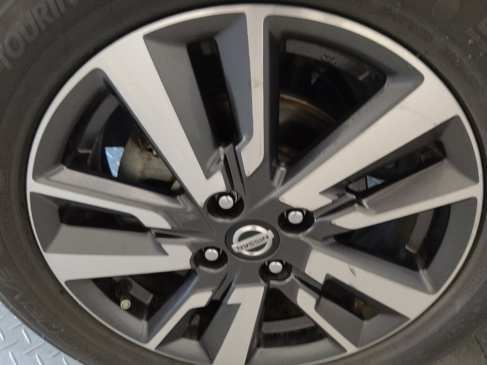 Used 2021 Nissan Versa SV FWD image 31