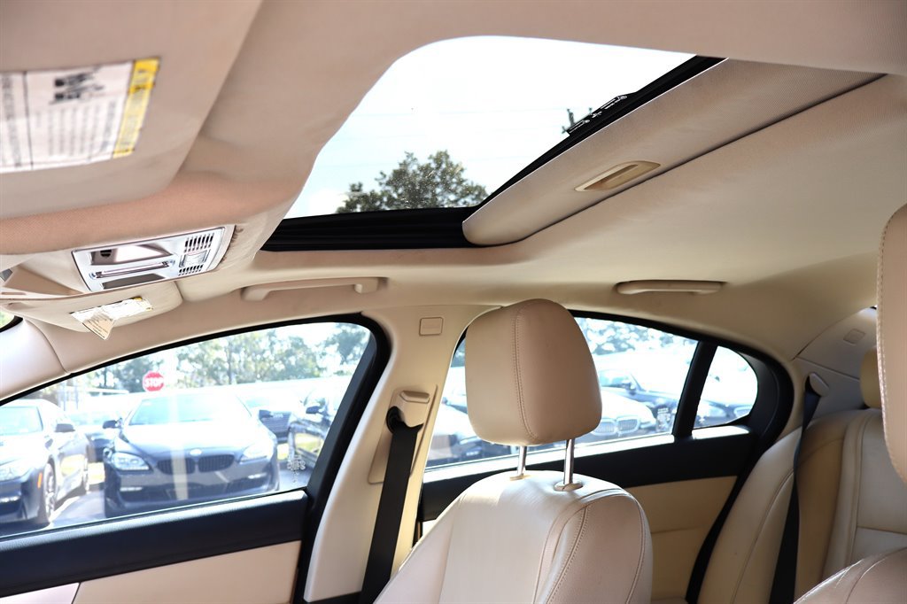 Used 2013 Jaguar XF RWD image 23