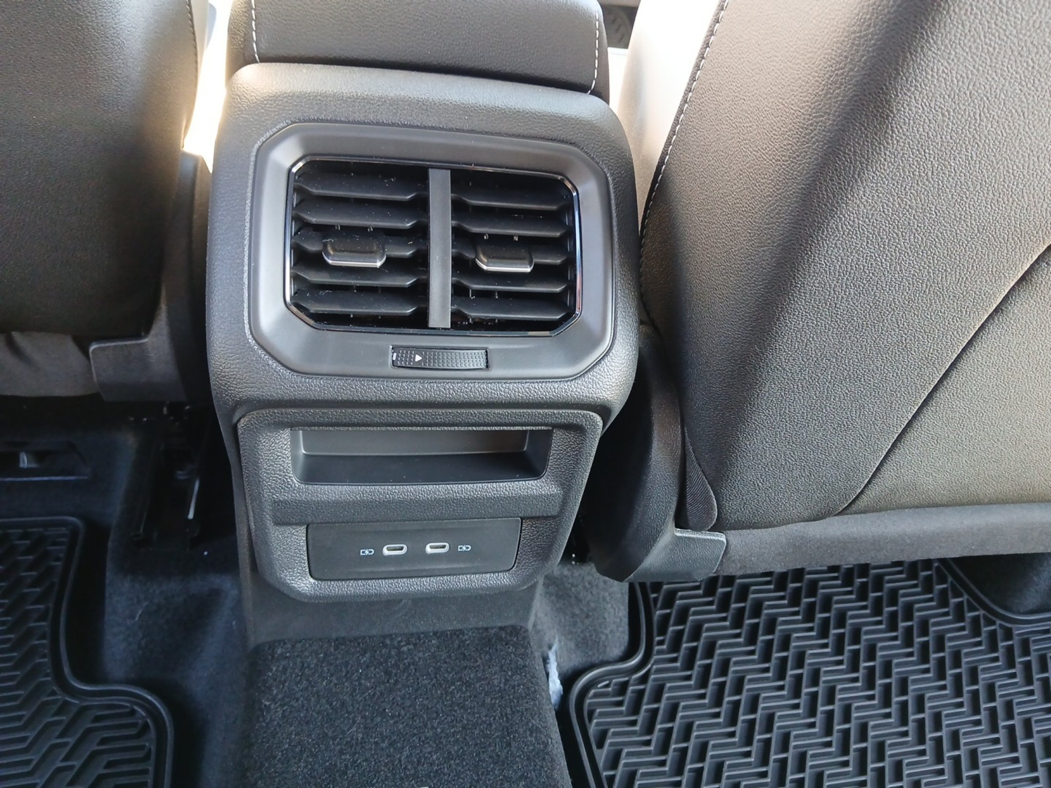 New 2027 Volkswagen Taos SE FWD image 22