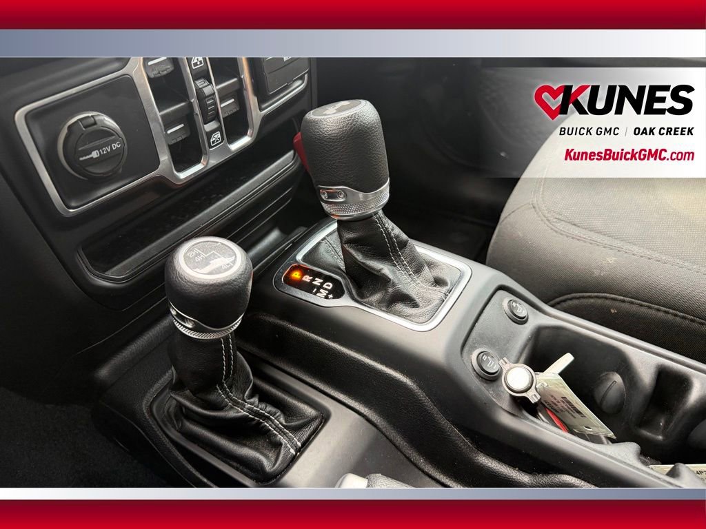 Used 2021 Jeep Wrangler Unlimited Sahara w/ Uconnect 4C Nav & Sound Group AWD/4WD image 17
