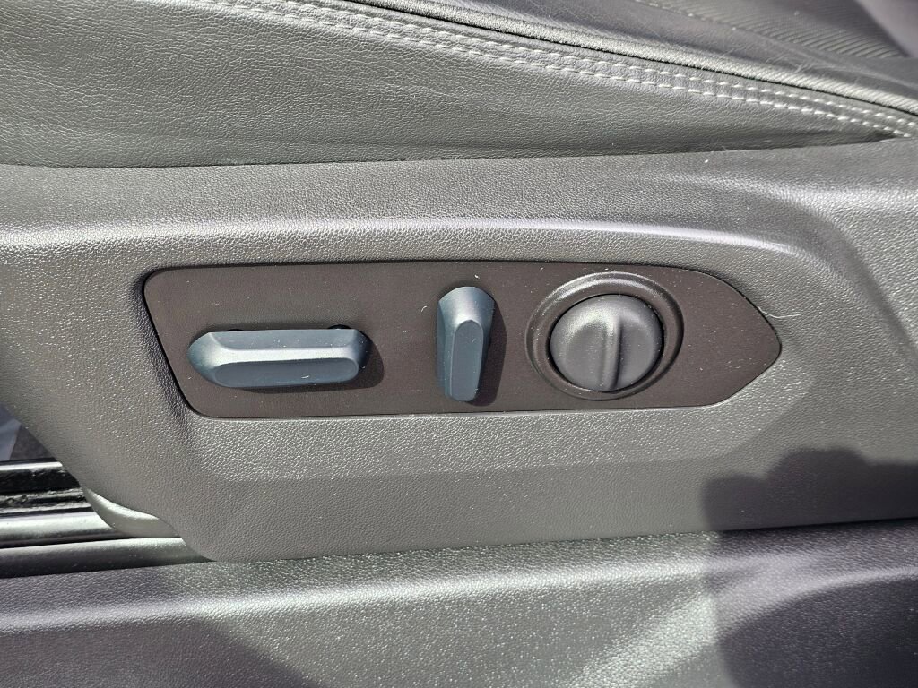 Used 2022 Chevrolet Silverado 3500 High Country w/ Safety Package II AWD/4WD image 36