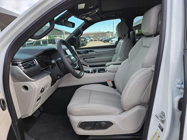 New 2026 Jeep Grand Wagoneer L Limited w/ Premium Group II AWD/4WD image 8