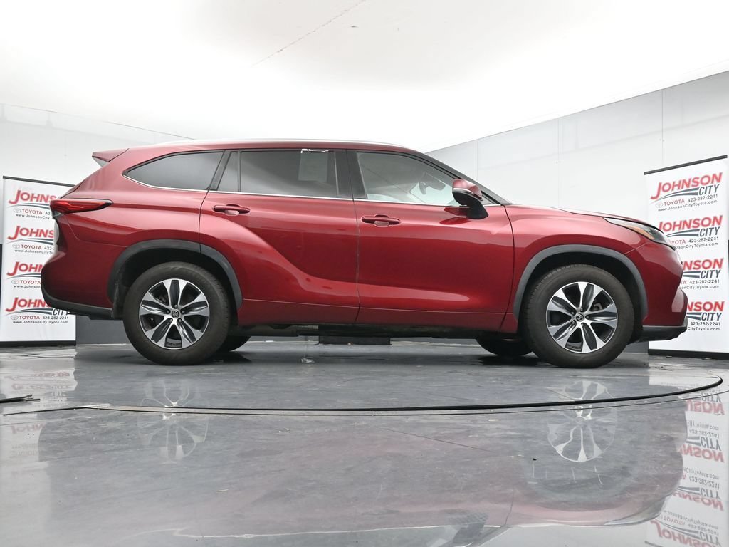 Used 2020 Toyota Highlander XLE FWD image 38