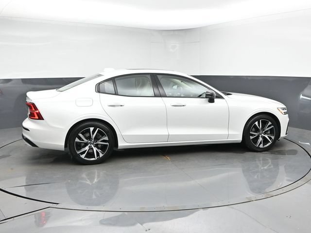Used 2023 Volvo S60 B5 Core w/ Climate Package FWD image 9
