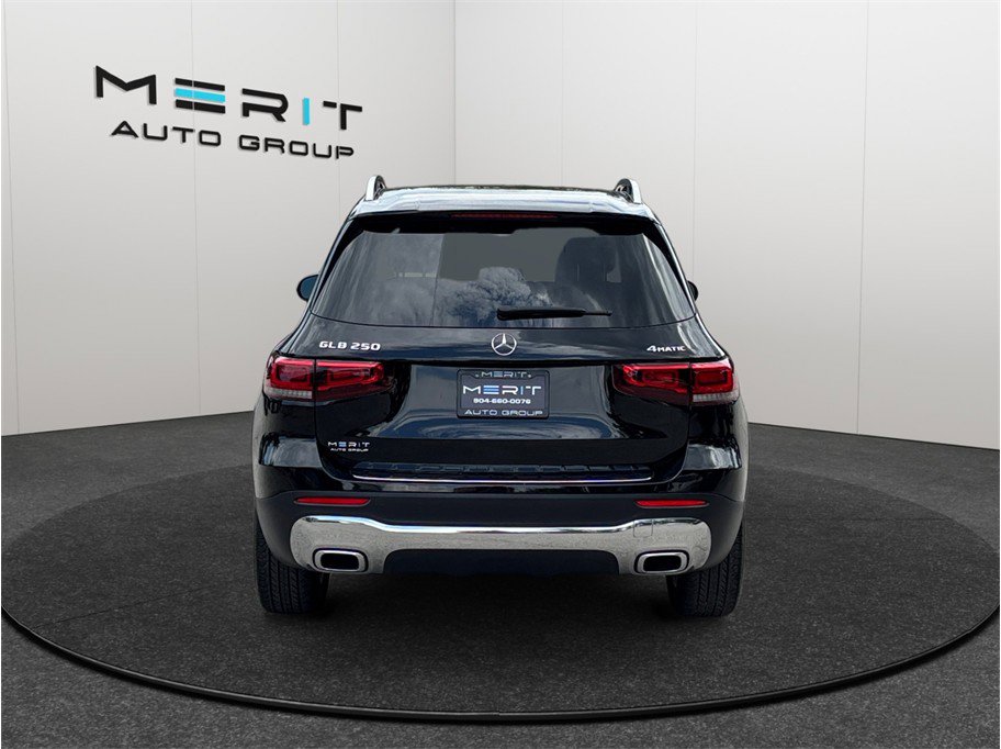 Used 2020 Mercedes-Benz GLB 250 4MATIC w/ Premium Package image 8