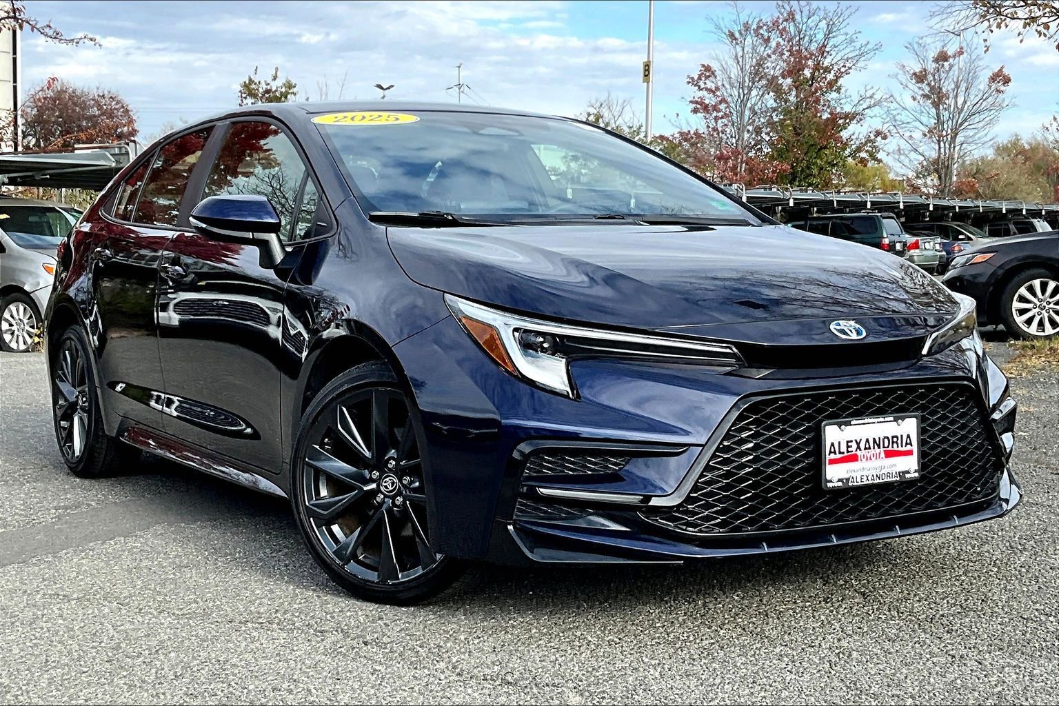Used 2025 Toyota Corolla SE image 2