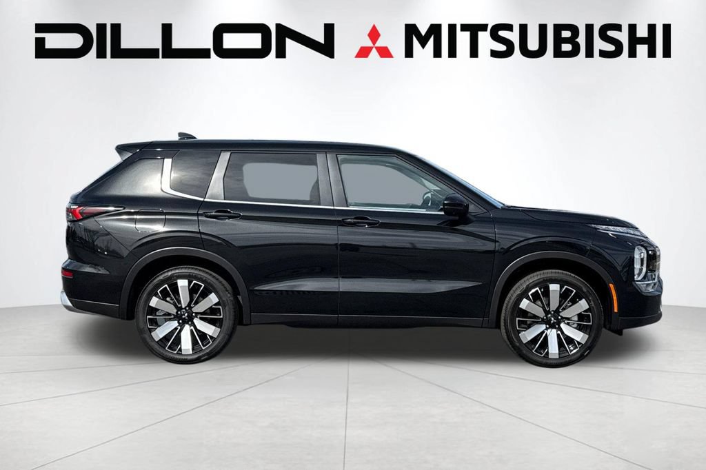 New 2026 Mitsubishi Outlander SE AWD/4WD image 3