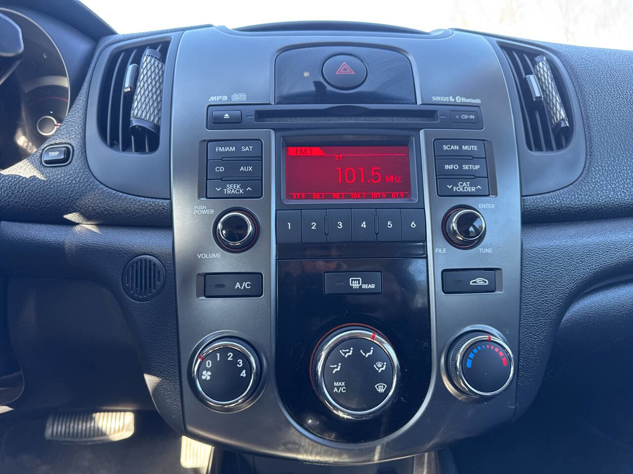 Used 2013 Kia Forte EX image 16