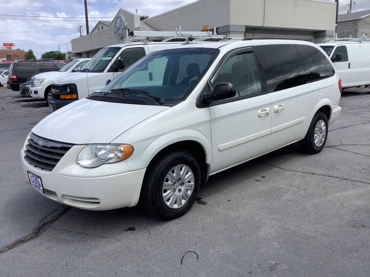 Used 2006 Chrysler Town & Country LX w/ Popular Equipment Group II FWD image 1
