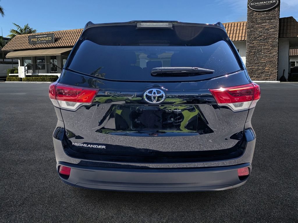 Used 2019 Toyota Highlander LE image 6