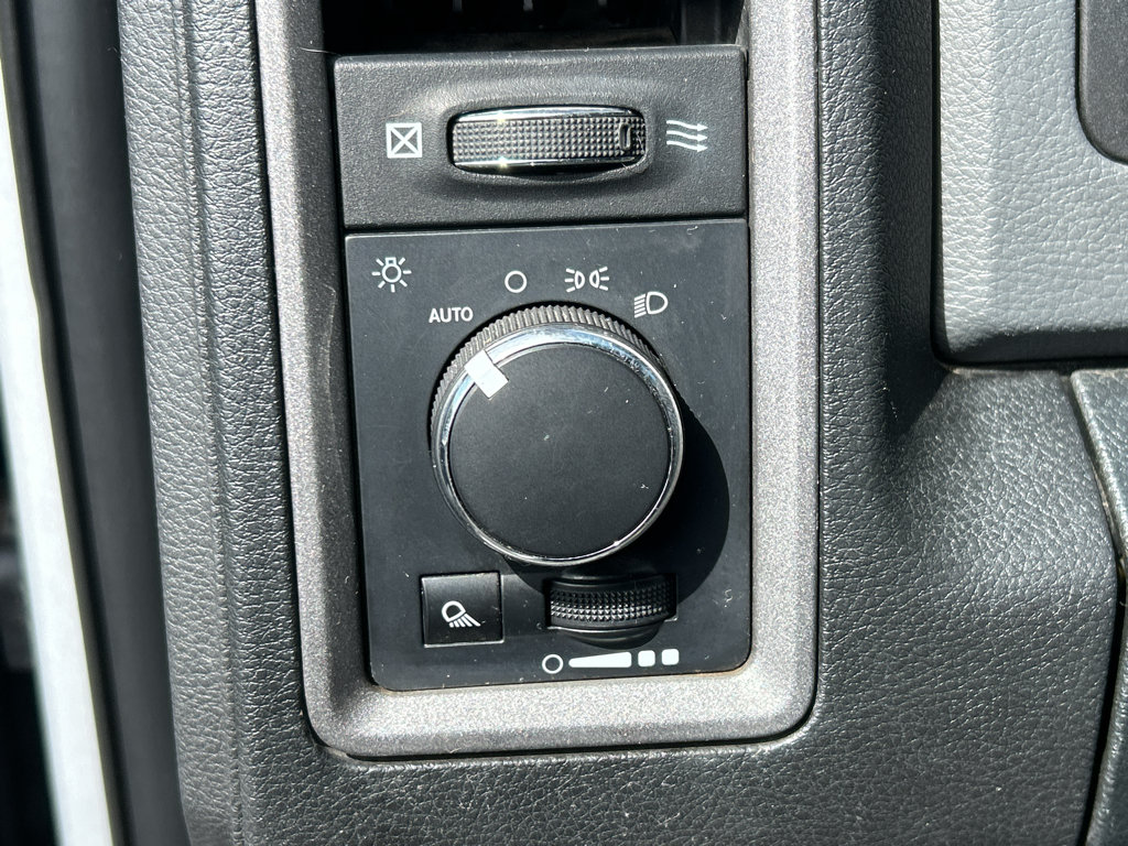 Used 2018 RAM 2500 Tradesman w/ Chrome Appearance Group AWD/4WD image 18