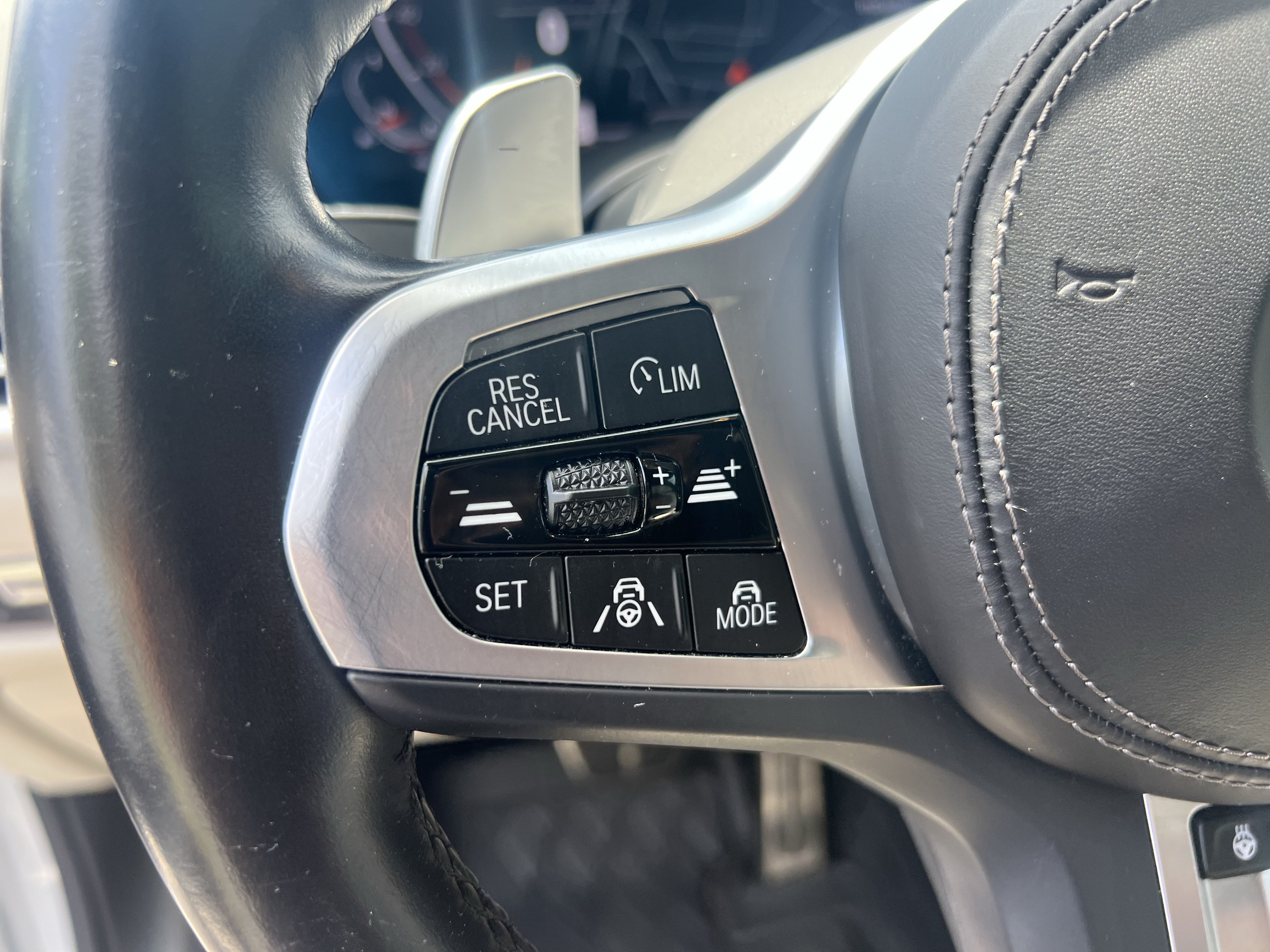 Used 2022 BMW X7 xDrive40i w/ M Sport Package AWD/4WD image 24