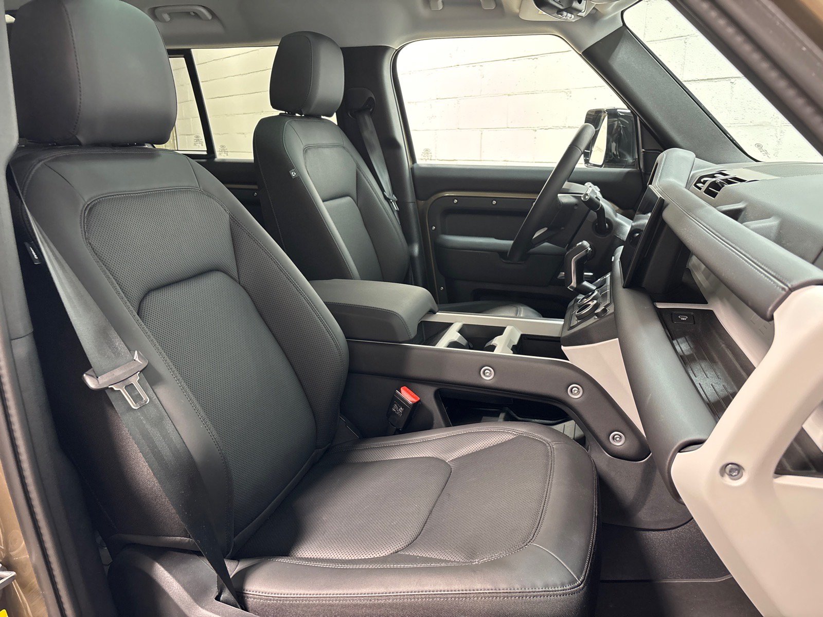 New 2025 Land Rover Defender 110 S AWD/4WD image 31