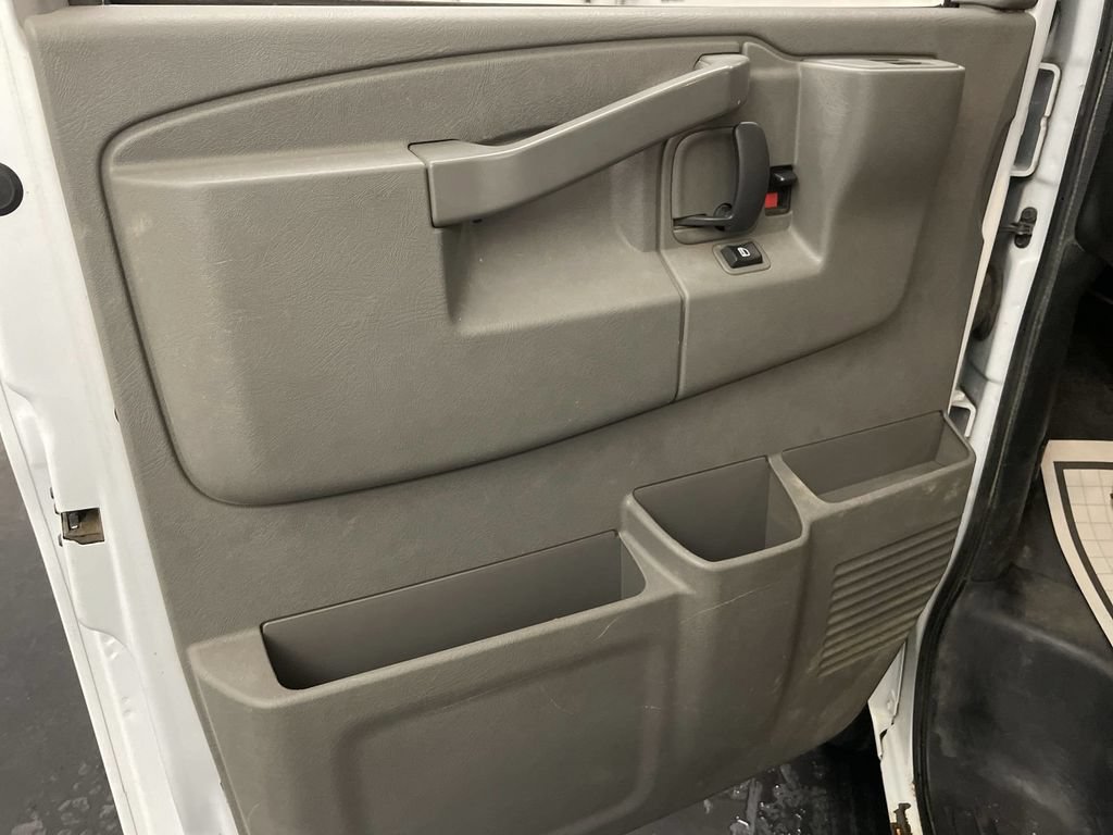 Used 2017 GMC Savana 2500 RWD image 13