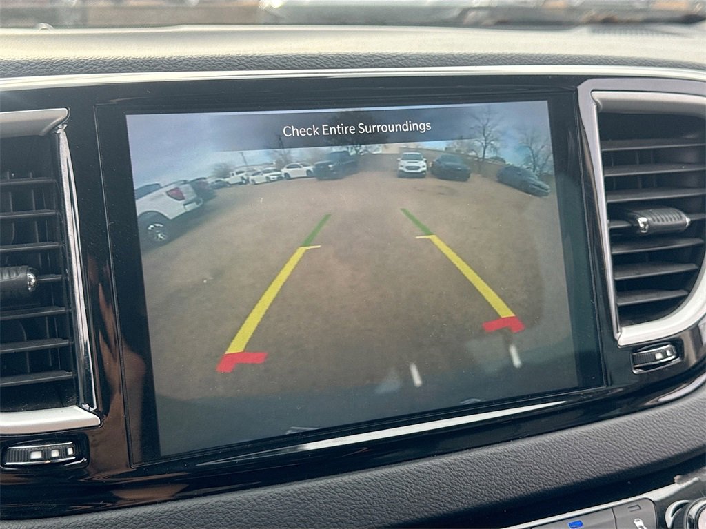 Used 2022 Chrysler Pacifica Touring-L image 13