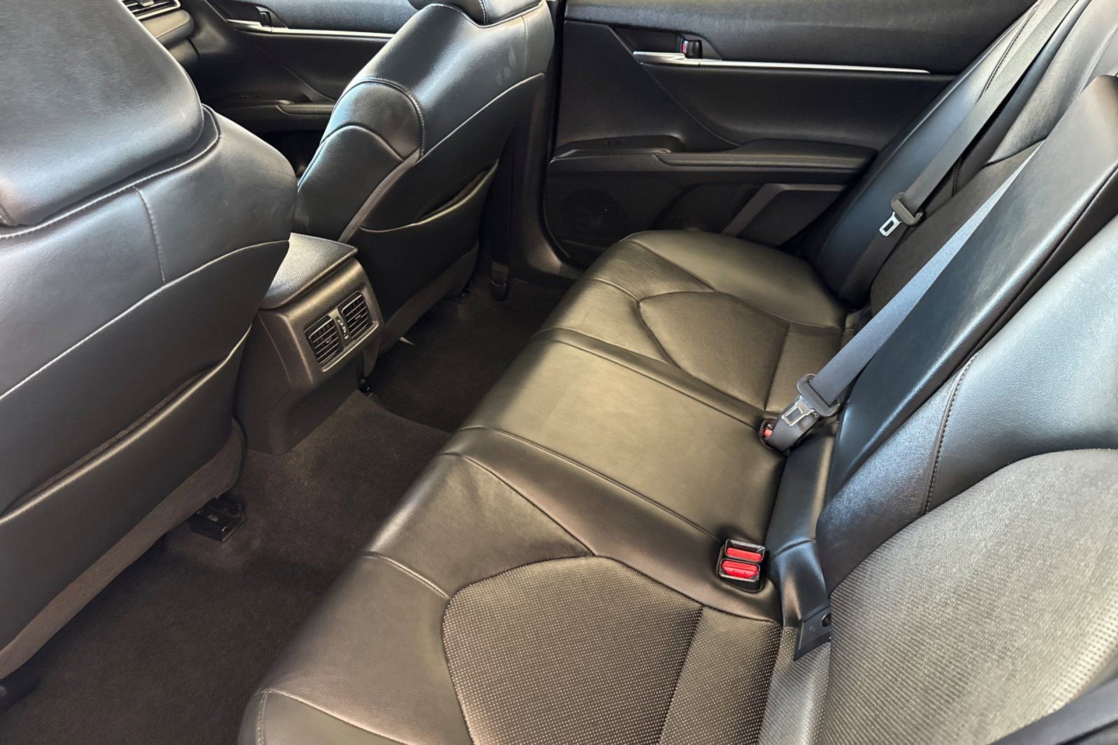 Used 2023 Toyota Camry XLE image 11