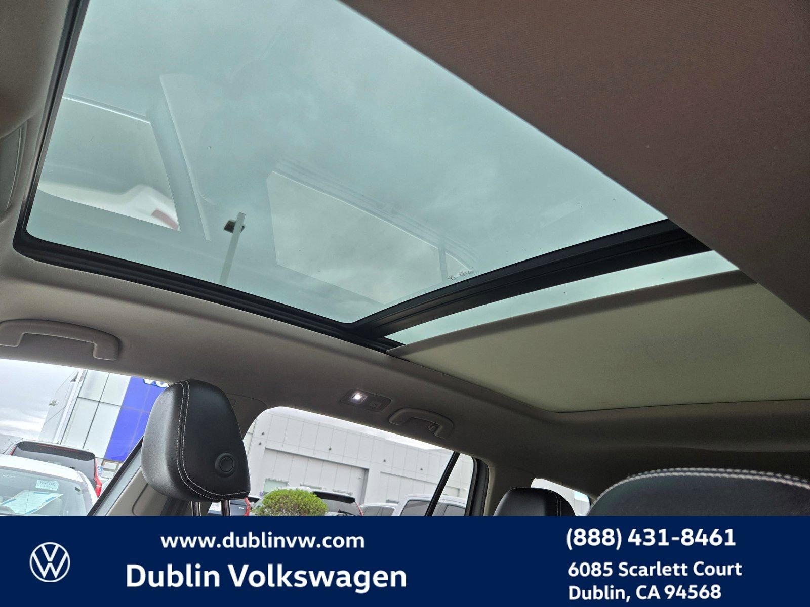 Used 2023 Volkswagen Atlas SE w/ Panoramic Sunroof Package image 17