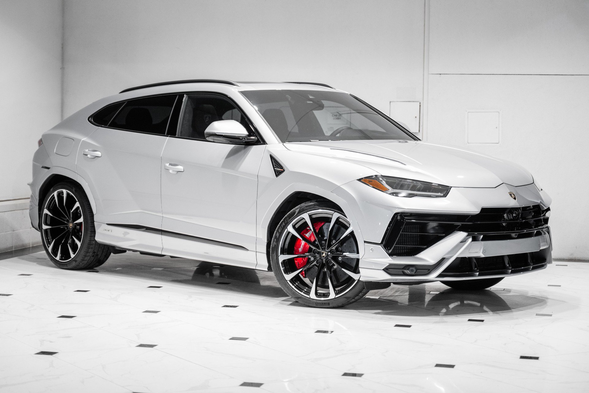 Used 2024 Lamborghini Urus S image 1