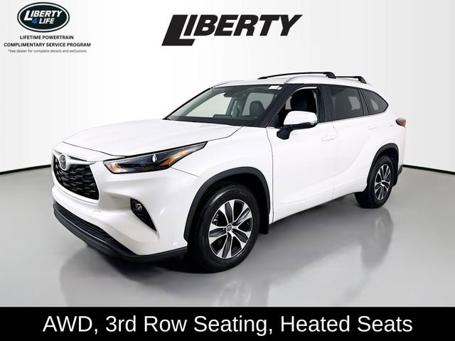 Used 2024 Toyota Highlander XLE image 3