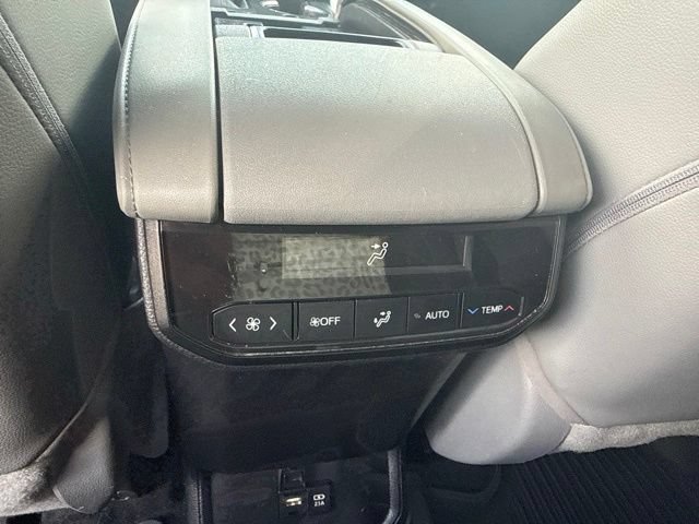 Used 2020 Toyota Highlander XLE w/ Protection Package #3 AWD/4WD image 17