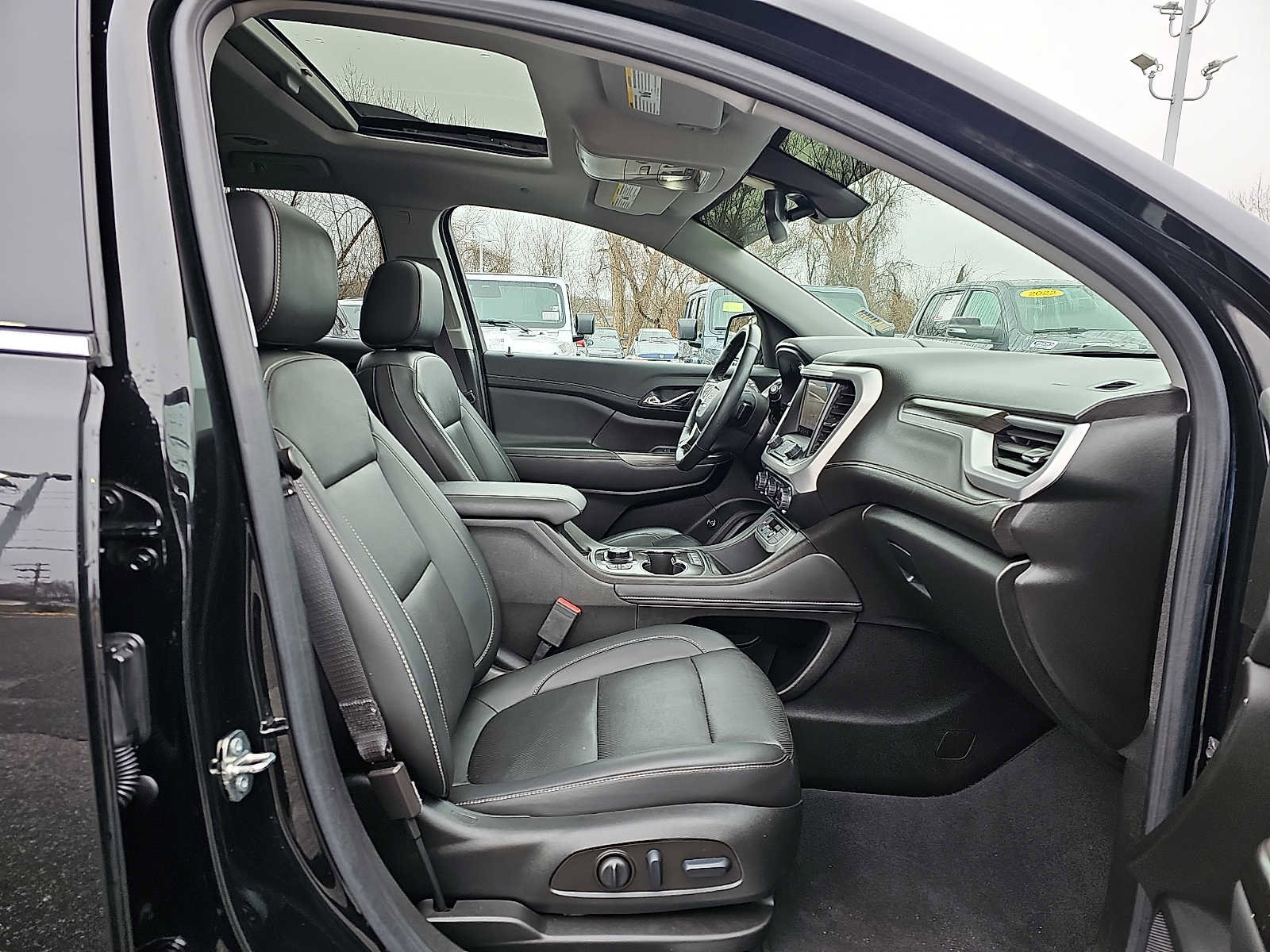 Used 2023 GMC Acadia SLT w/ Technology Package image 17