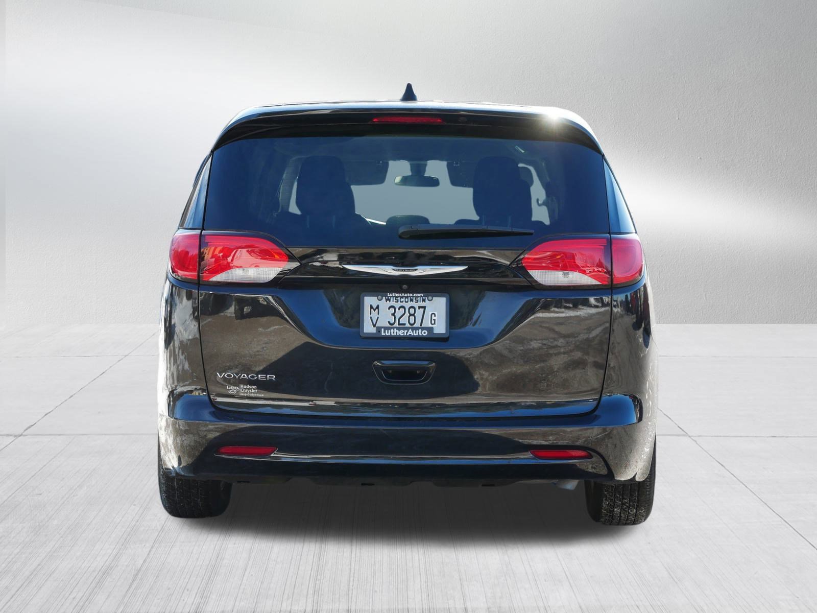 Used 2022 Chrysler Voyager LX image 6