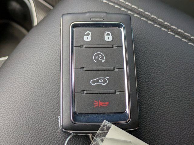 New 2025 Jeep Grand Cherokee Limited w/ Black Appearance Package image 26