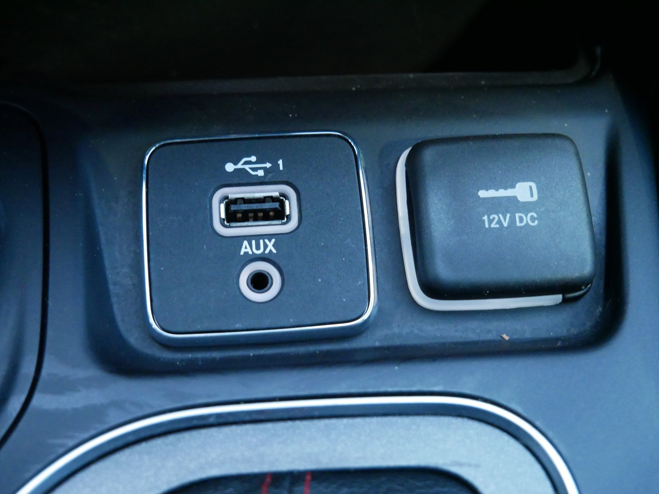 Used 2019 Jeep Cherokee Trailhawk w/ Cold Weather Group image 30