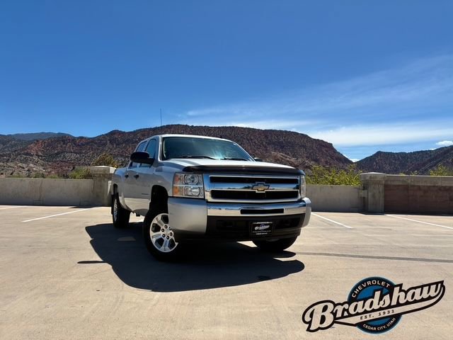 Used 2011 Chevrolet Silverado 1500 LT AWD/4WD image 2