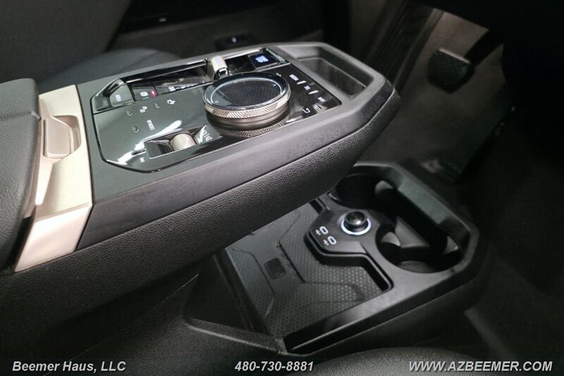 Used 2024 BMW iX xDrive50 w/ Premium Package AWD/4WD image 35