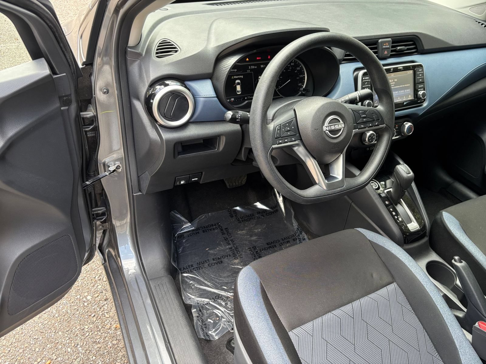 Used 2025 Nissan Versa SV FWD image 31