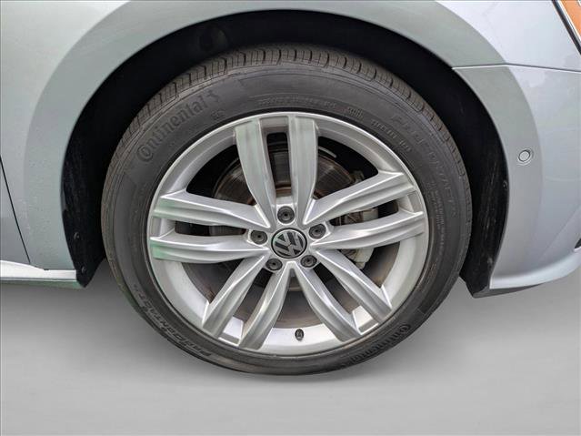 Used 2018 Volkswagen Passat 2.0T SEL Premium image 24