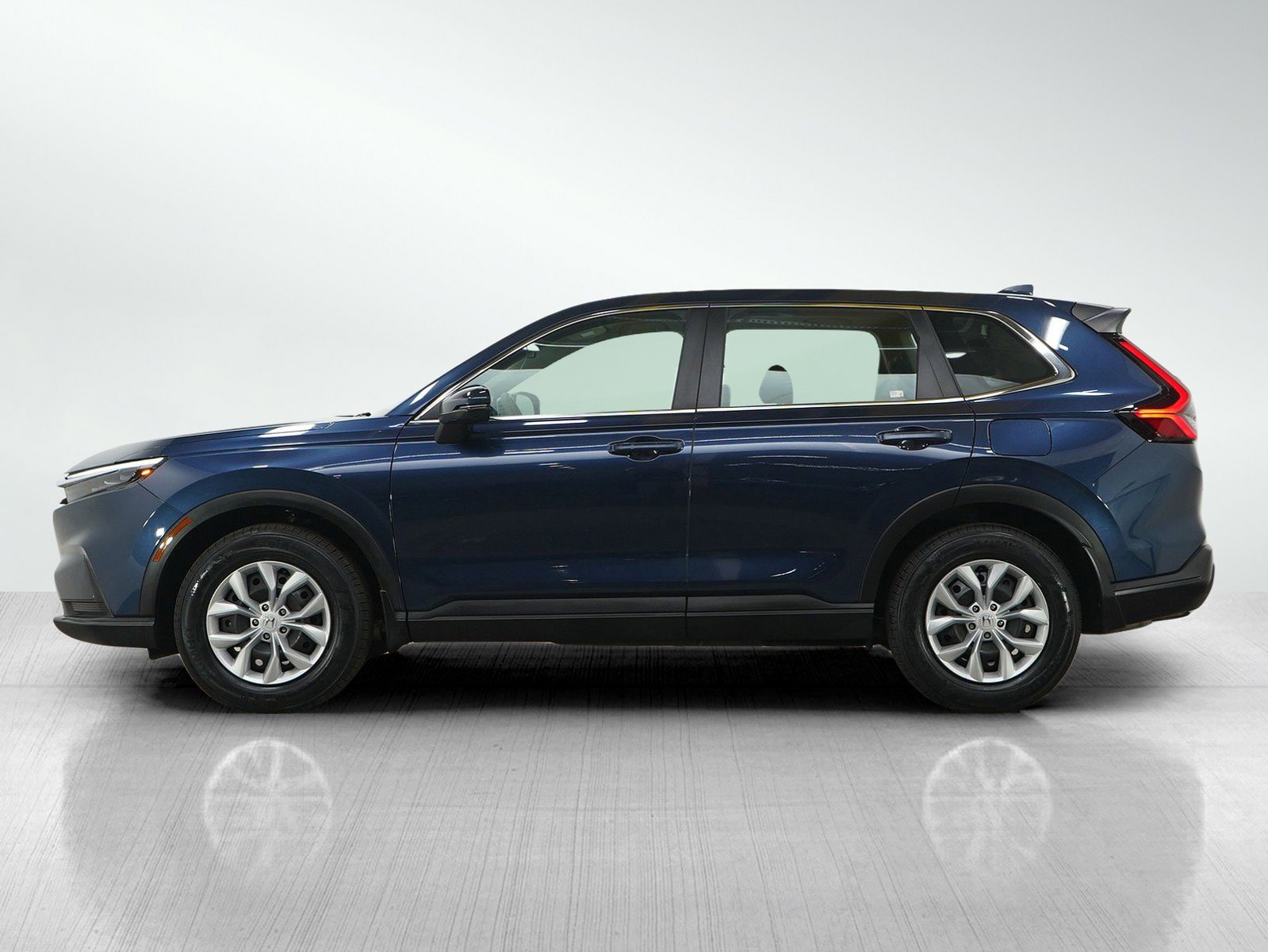 Used 2023 Honda CR-V LX image 2