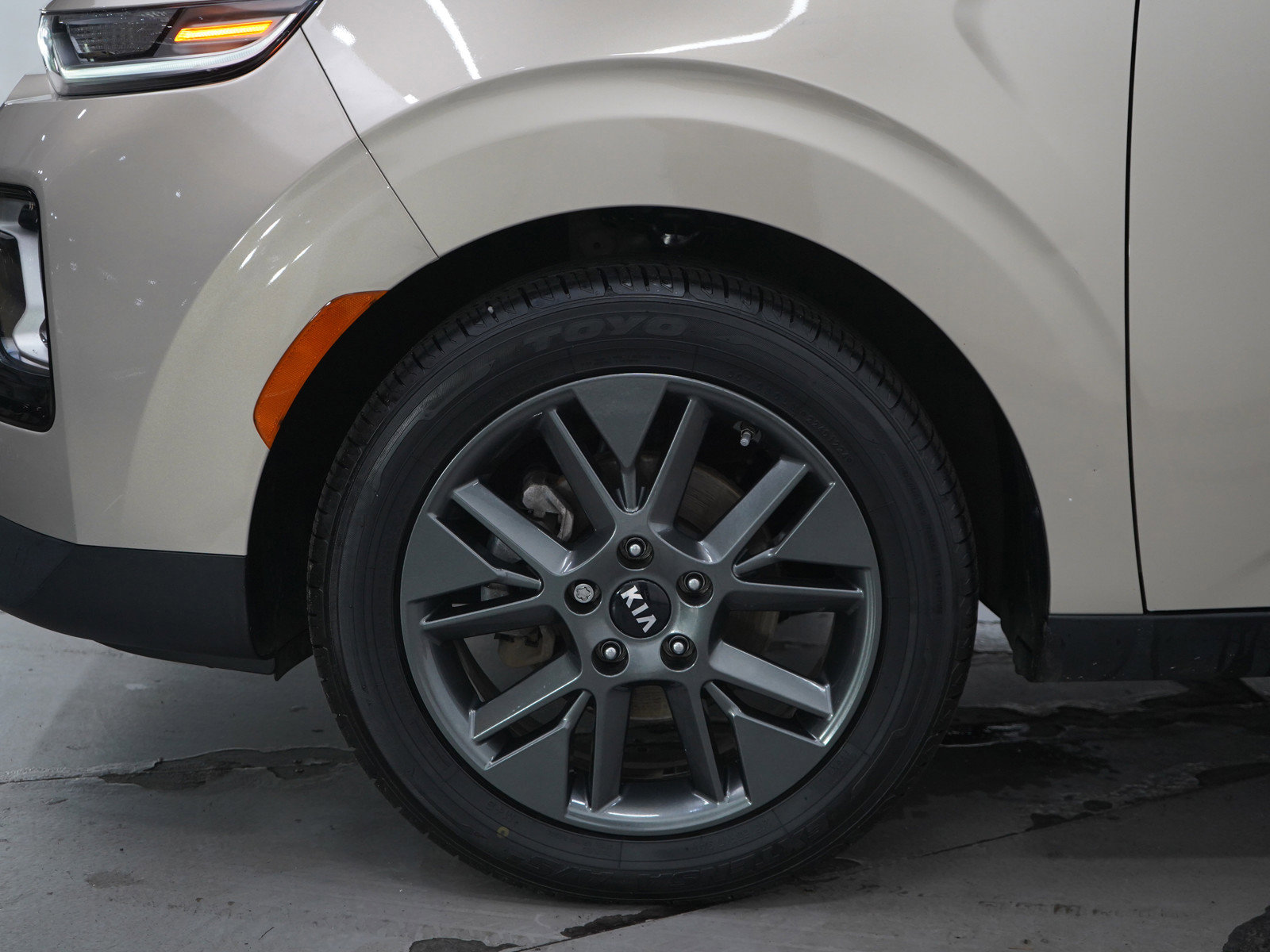 Used 2020 Kia Soul EX FWD image 27