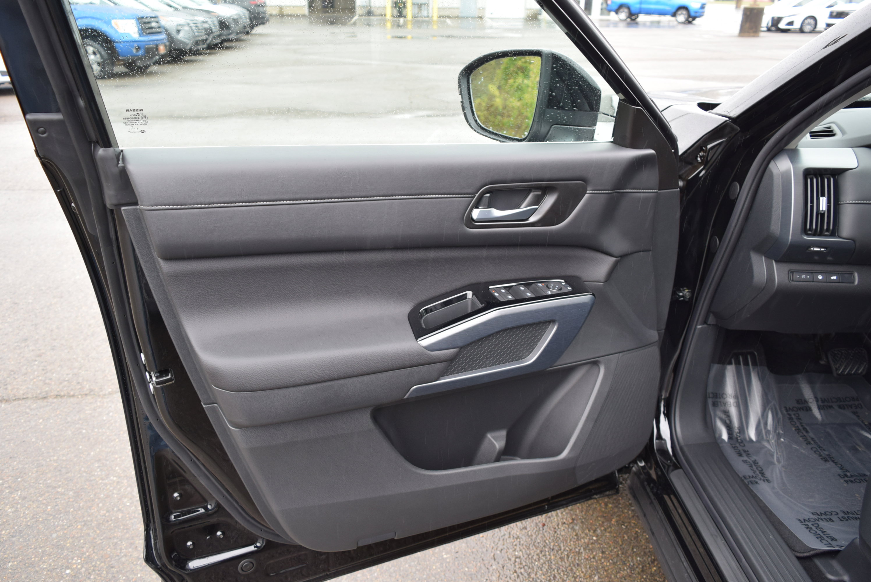 New 2025 Nissan Pathfinder SL image 12