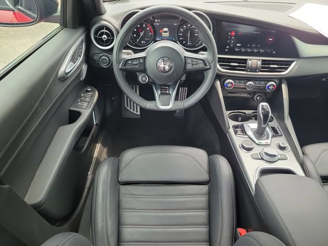 Used 2022 Alfa Romeo Giulia Veloce AWD/4WD image 11
