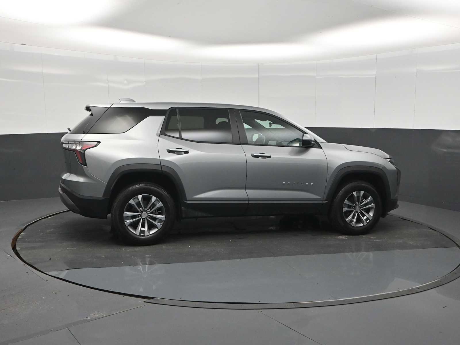 Used 2026 Chevrolet Equinox LT AWD/4WD image 9