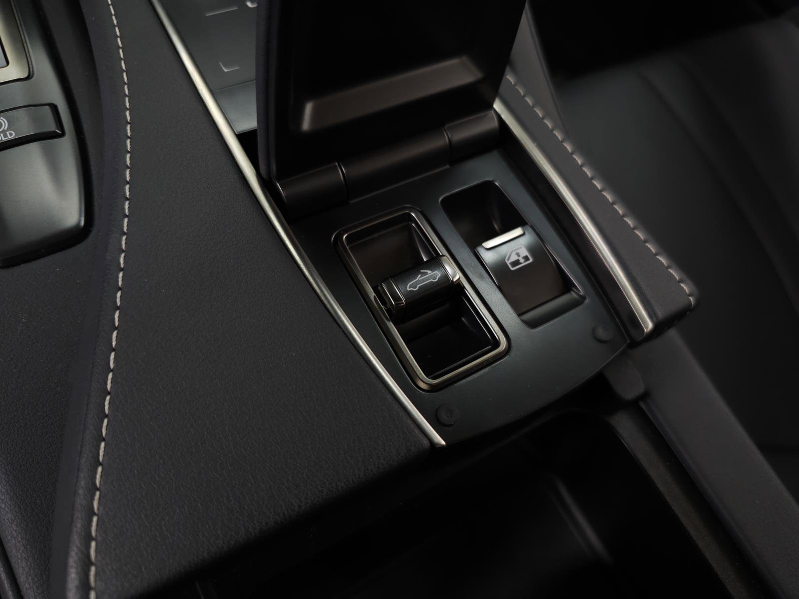 Used 2023 Lexus LC 500 Convertible image 33