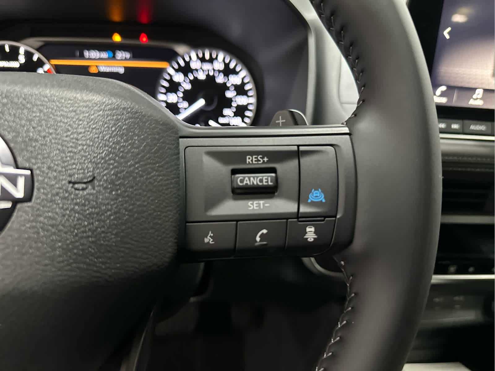 Used 2025 Nissan Rogue SV image 31