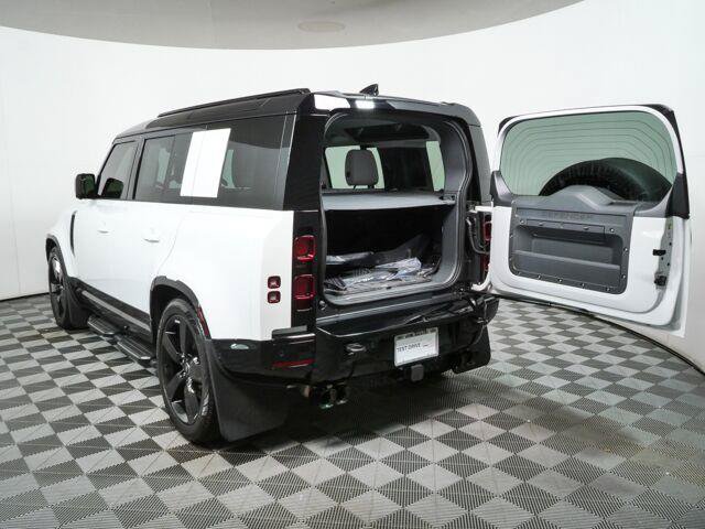 Used 2025 Land Rover Defender 110 X-Dynamic SE AWD/4WD image 29