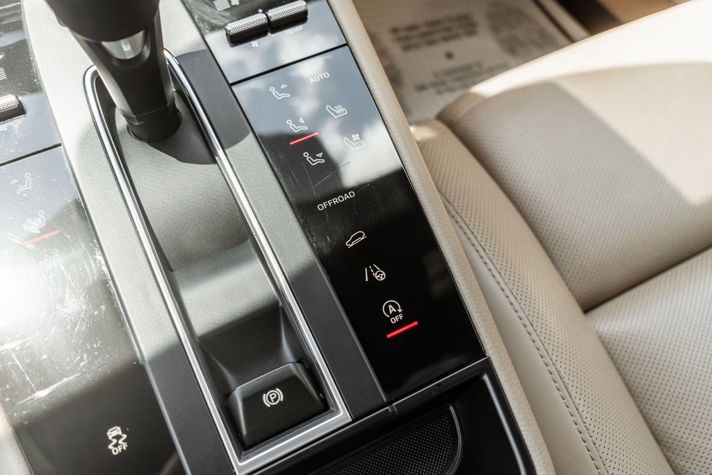 Used 2022 Porsche Macan image 24