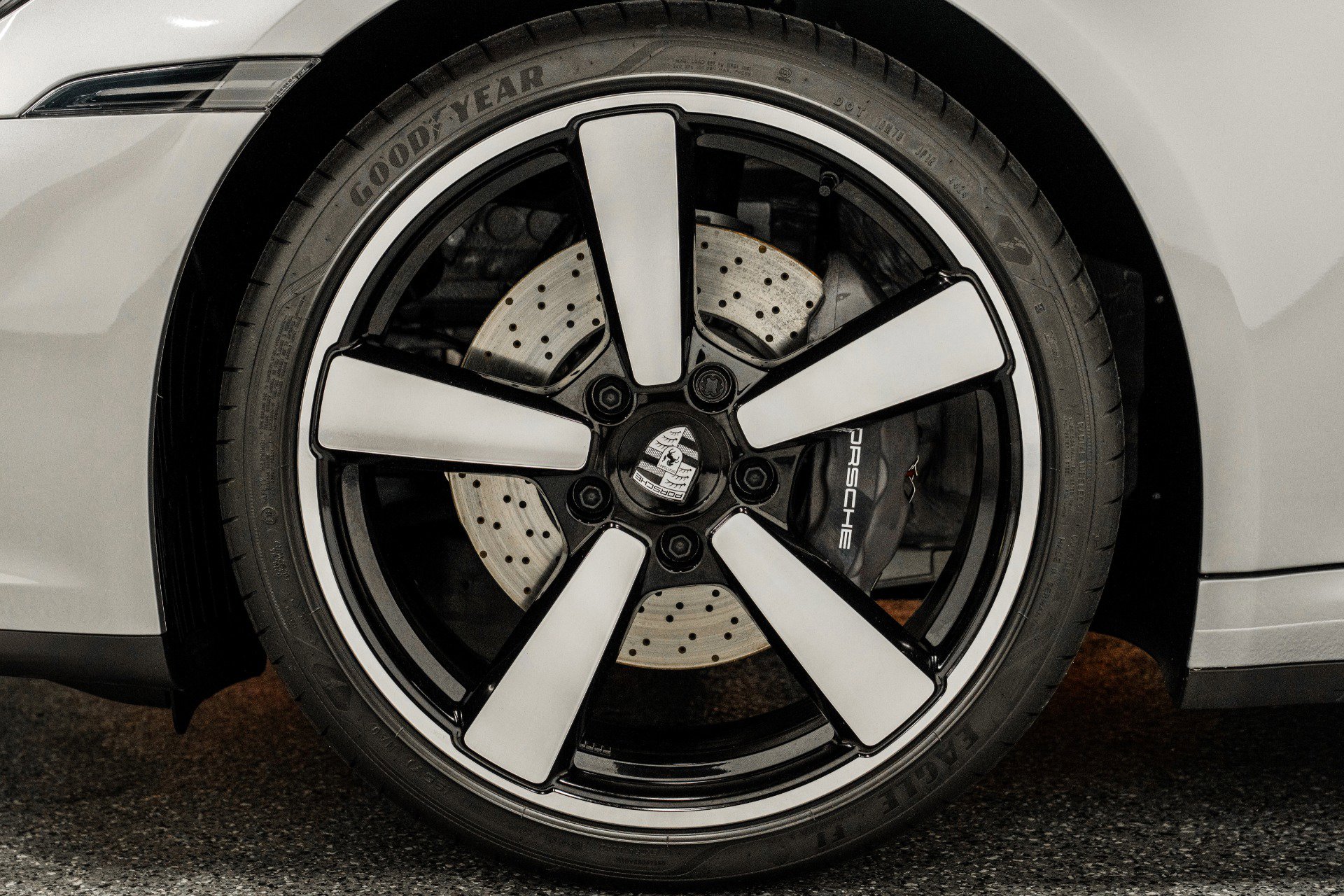 Used 2025 Porsche 911 Carrera image 9