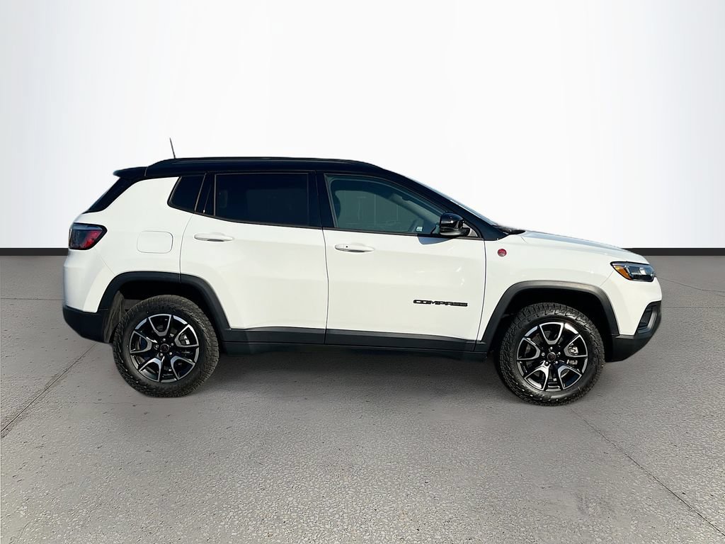 Used 2025 Jeep Compass Trailhawk AWD/4WD image 8